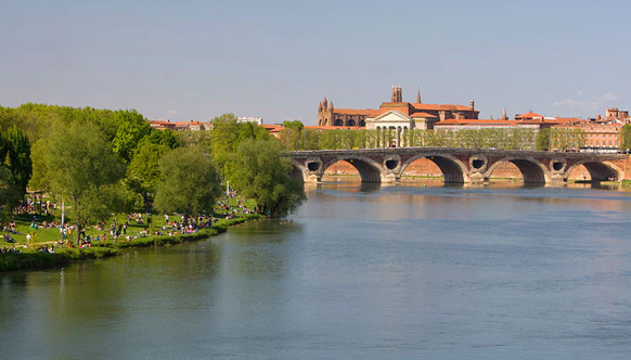 Boating in Aquitaine: What Awaits Along the Canal de Garonne