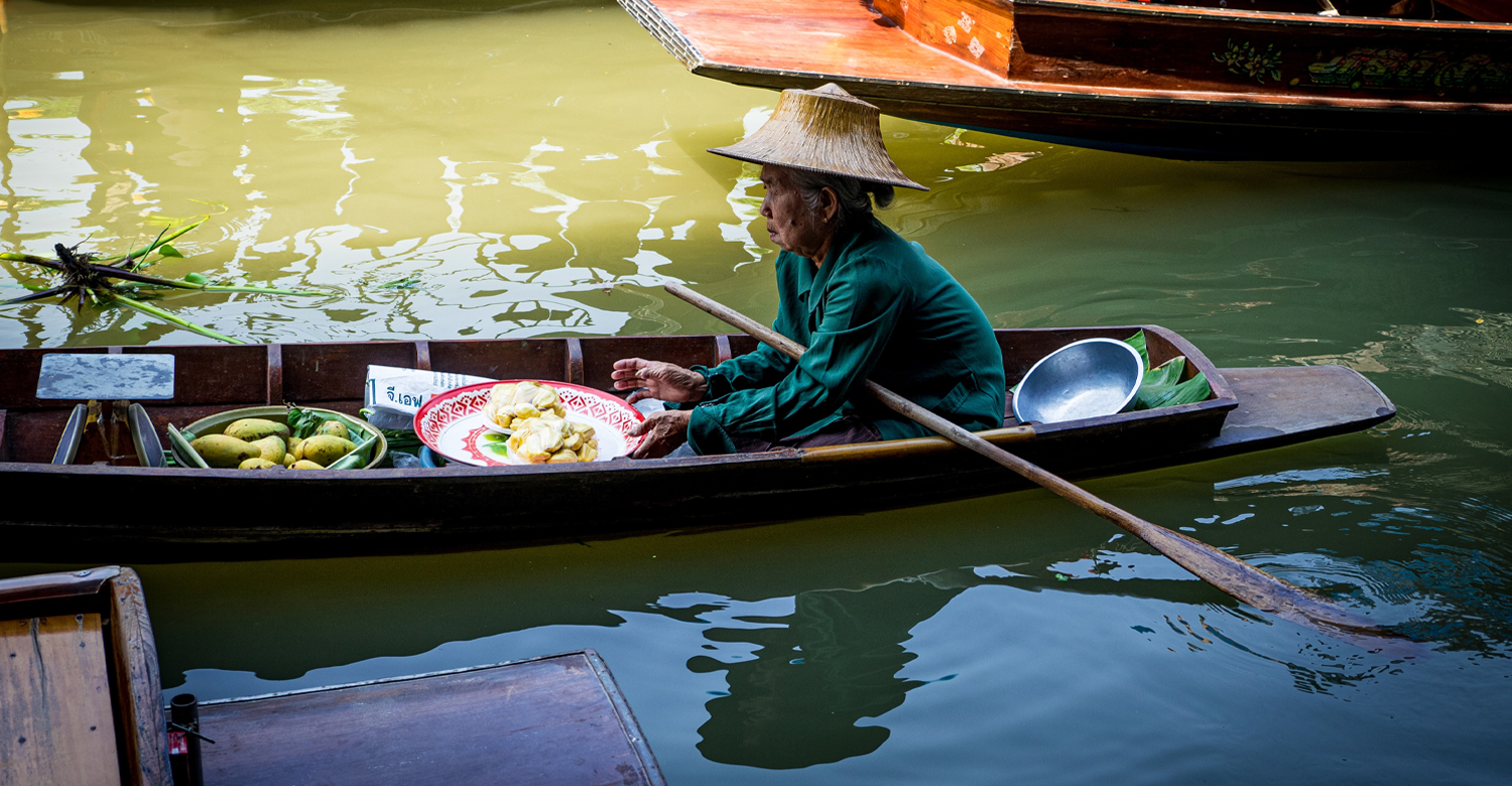  Damnern Saduak Floating Market