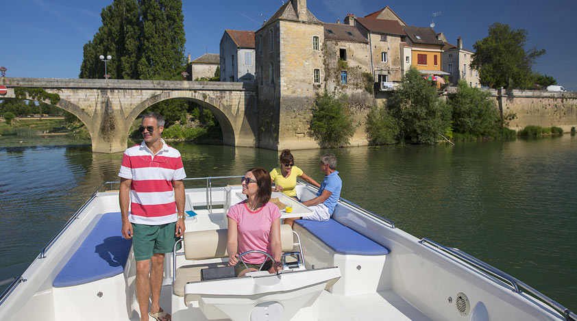 Self-driving a boat along the canals of France