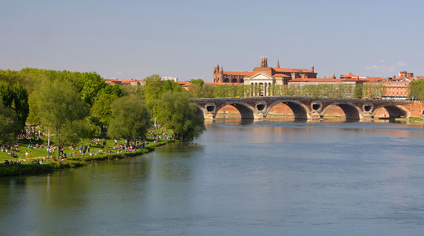 Panoramic view of the Garonne River