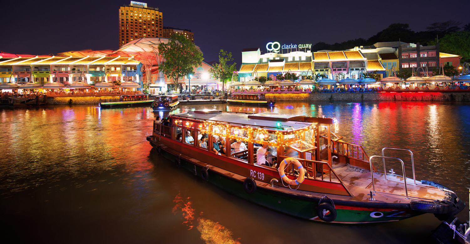 Bumboat ride along the Singapore River | Credit: Singapore Tourism Board
