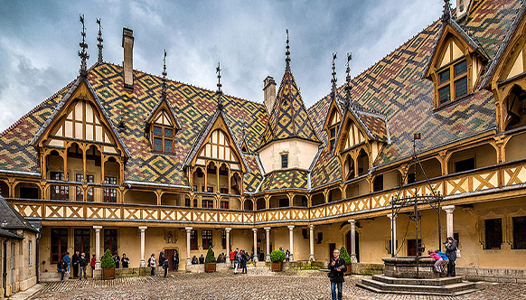 6 Must-See Sights While Barging Through Burgundy